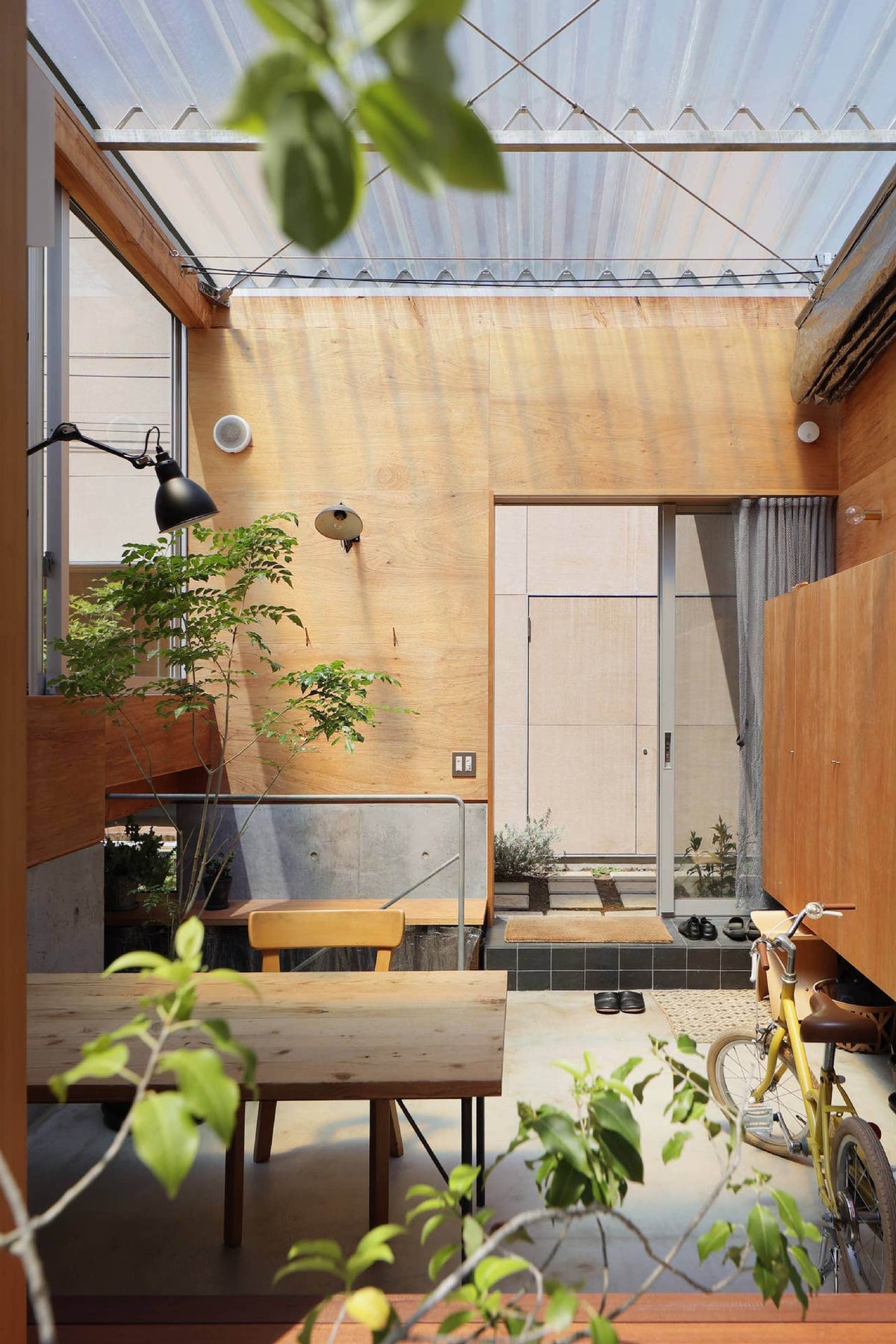 A House in Japan GESTALTEN & TENEUES